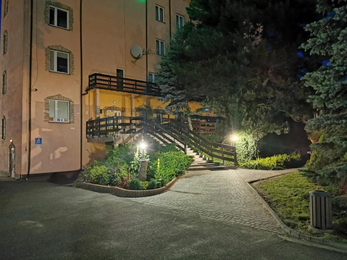 Hotel U Witaszka Czosnów Εξωτερικό φωτογραφία